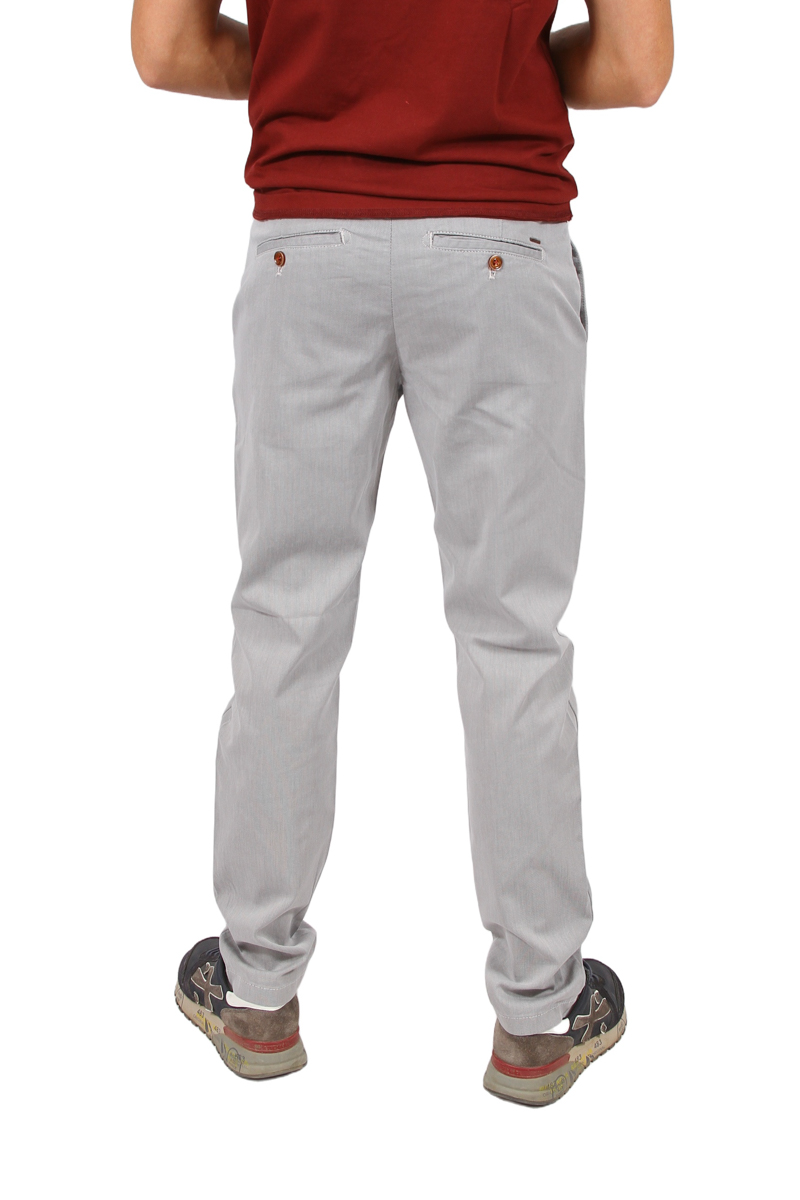 Muške pantalone sa kosim džepovima